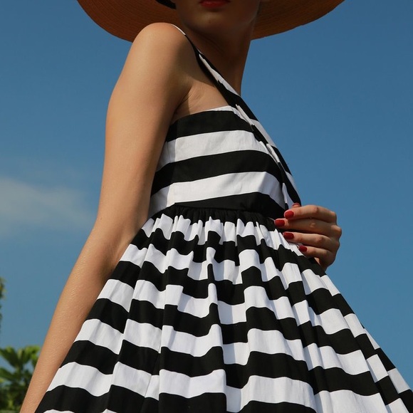 🌺Black & White Stripe Midi Summer Dress! 🌺 - Picture 2 of 8